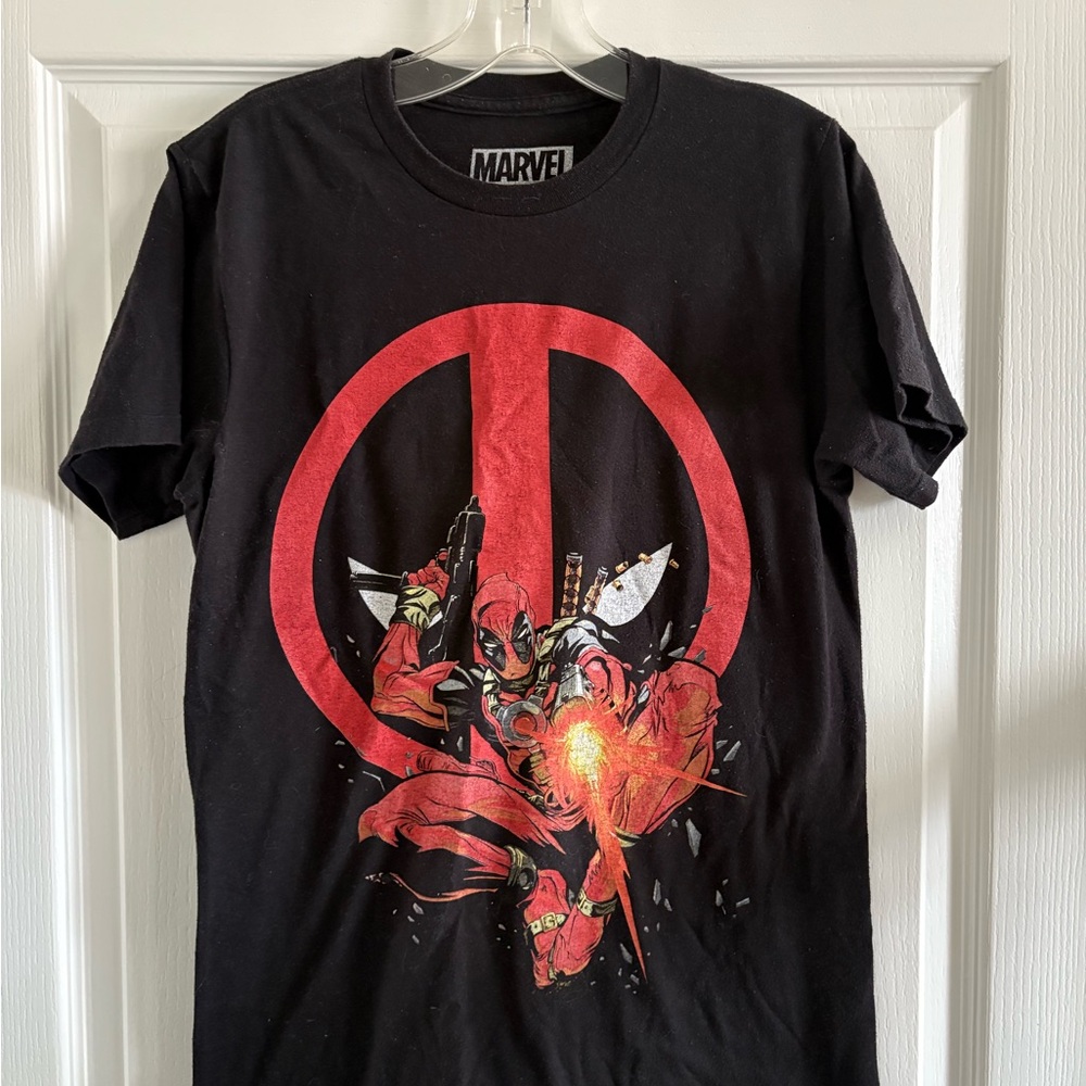 Marvel Deadpool Black and Red Graphic T-Shirt